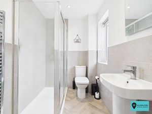 En Suite - click for photo gallery